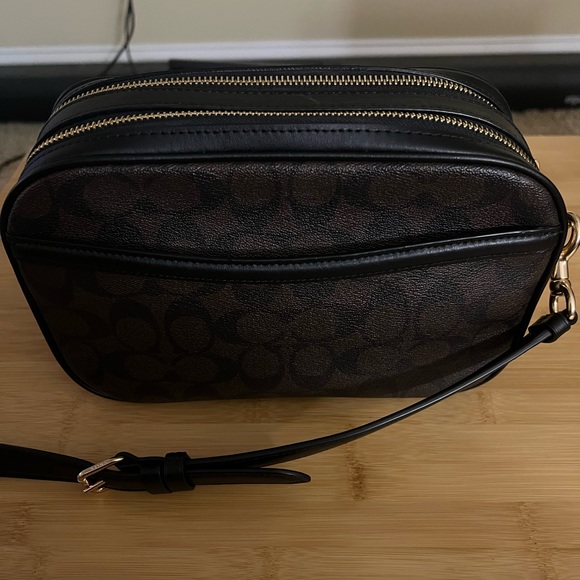 Authentic Coach JES F68160 Camera Crossbody - Picture 4 of 6
